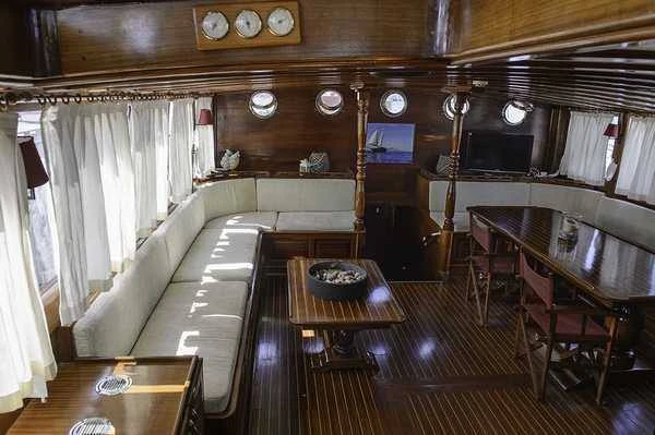 Ein Custom TERSANE IV mieten in Neapel