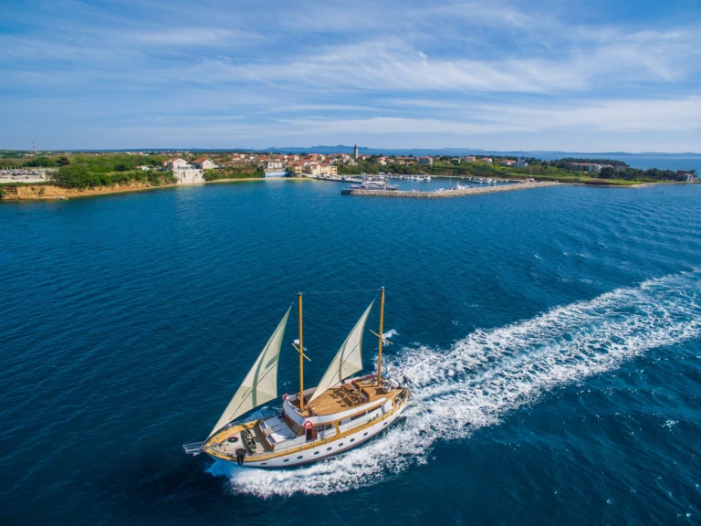 Yacht mit oder ohne Skipper Custom mieten in Zadar