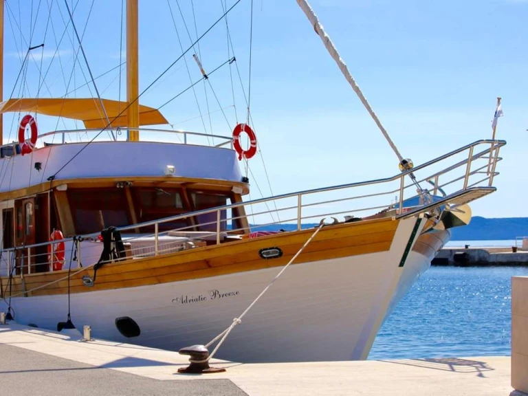 Vermietung Yacht Custom mit Führerschein