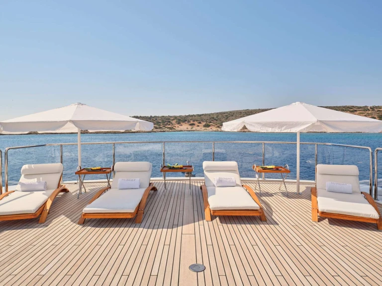 Ein Benetti SUNDAY mieten in Athen