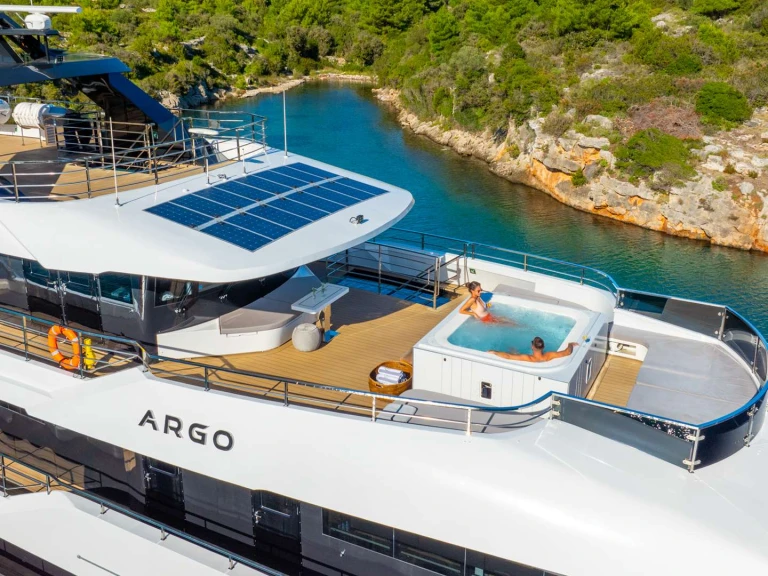 Vermietung Yacht Custom mit Führerschein