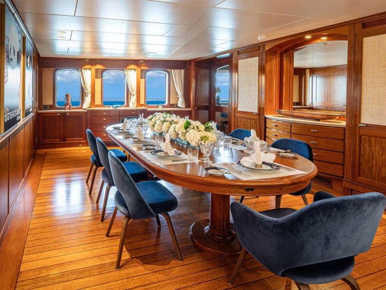 Vermietung Yacht Custom mit Führerschein