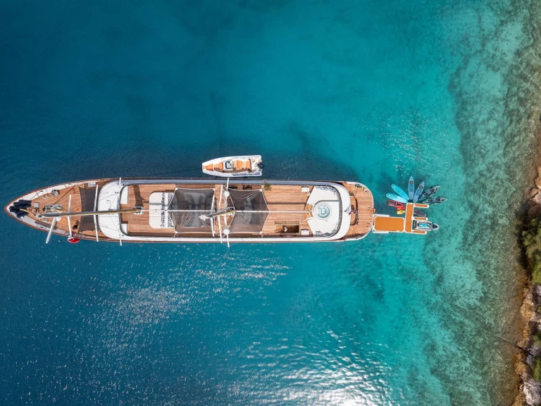 Vermietung Yacht Custom mit Führerschein