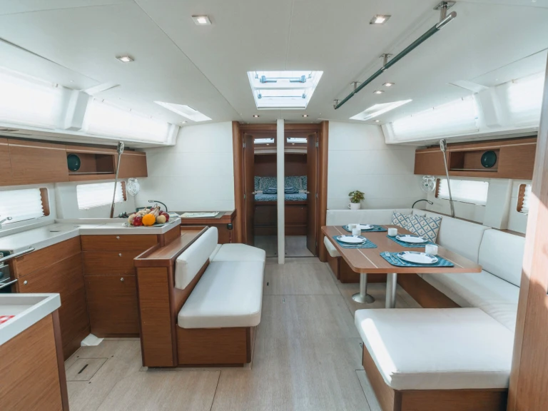 YachtCharter in Álimos - Bénéteau Oceanis 51.1 auf SamBoat