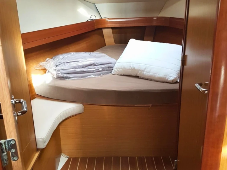 YachtCharter in Álimos - Jeanneau Sun Odyssey 42i auf SamBoat