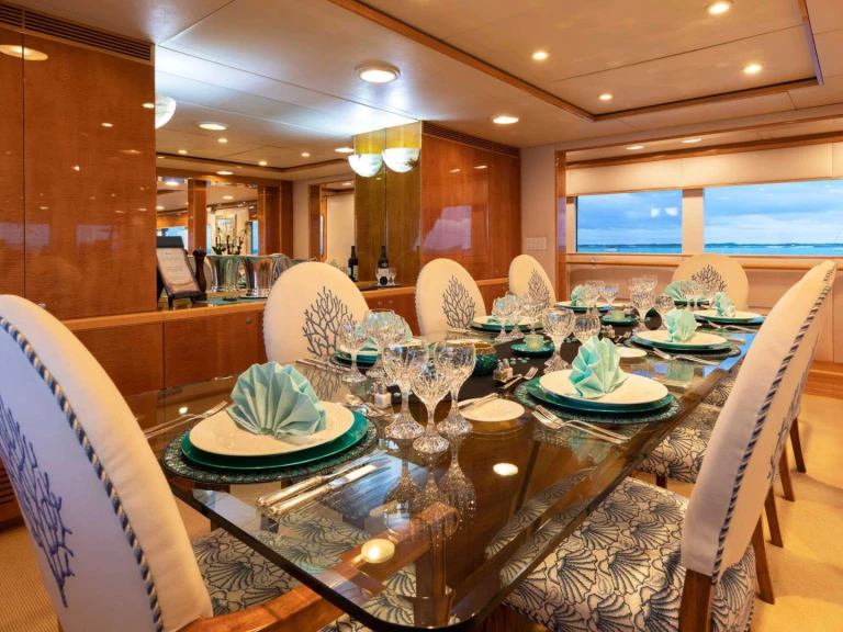 NQEA Yachts Jack Hargrave design RENA mieten Newport