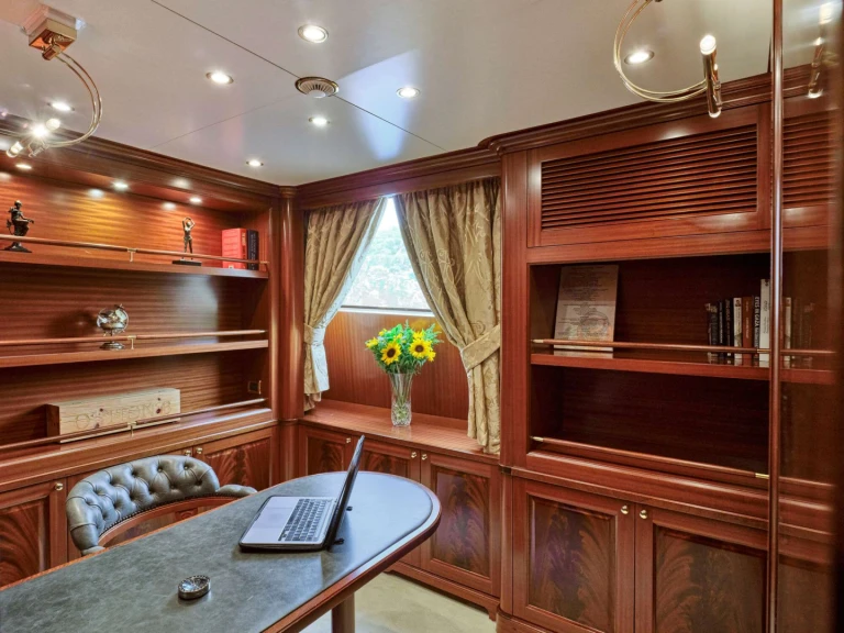 Vermietung Yacht Benetti mit Führerschein