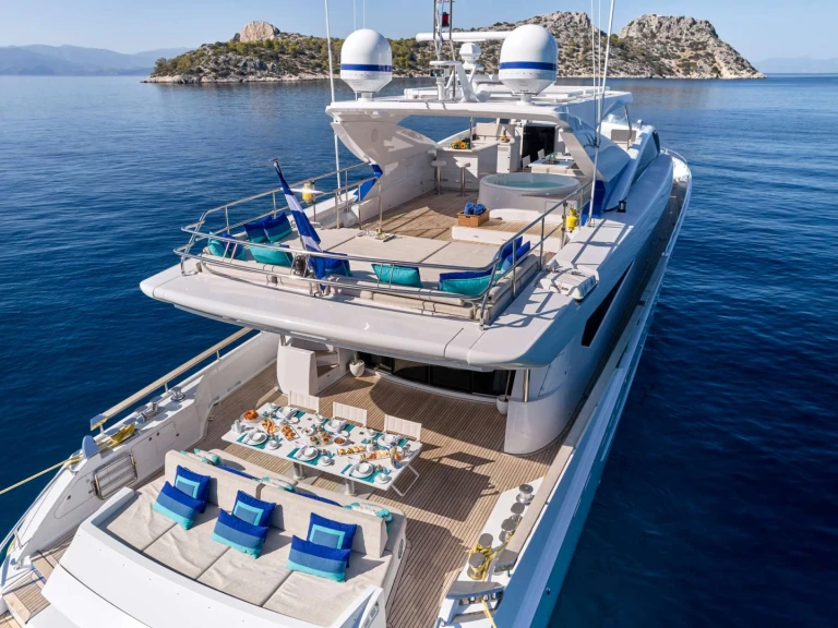 Vermietung Yacht Couach mit Führerschein