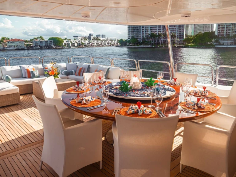 Vermietung Yacht Benetti mit Führerschein