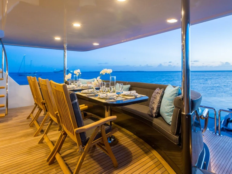Ein Crescent UNBRIDLED mieten in Saint Thomas Island