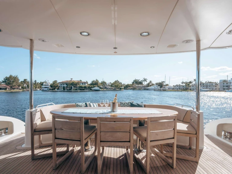 Lazzara Lady Kristina mieten Fort Lauderdale