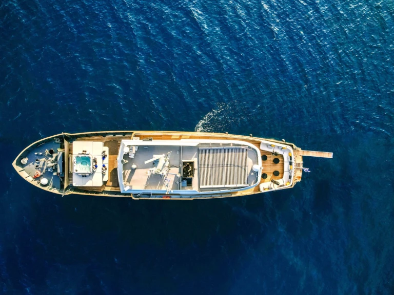 Ein Custom Line GEMAYA mieten in Lavrion