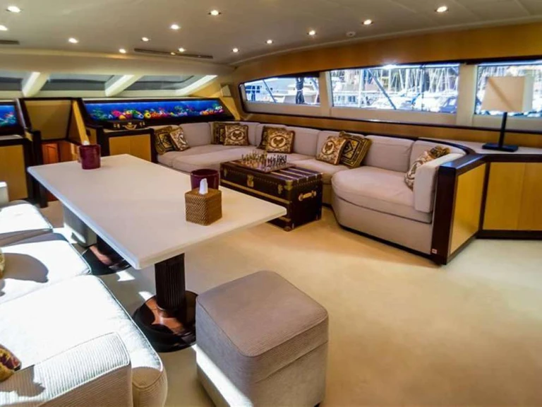 Vermietung Yacht Mangusta mit Führerschein