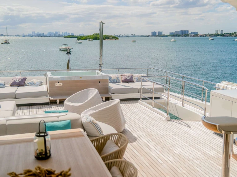 Vermietung Yacht Azimut mit Führerschein