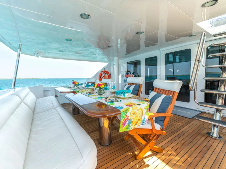 Bootsverleih Hatteras Magnum Ride Newport Samboat