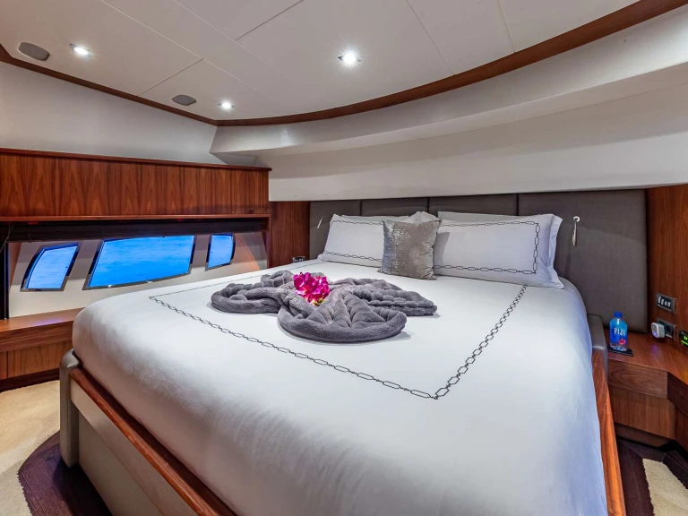 Sunseeker EMRYS mieten Nassau
