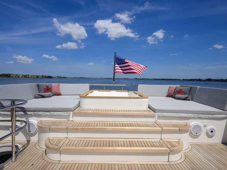 Boot mieten Bahamas günstig SPECTRE