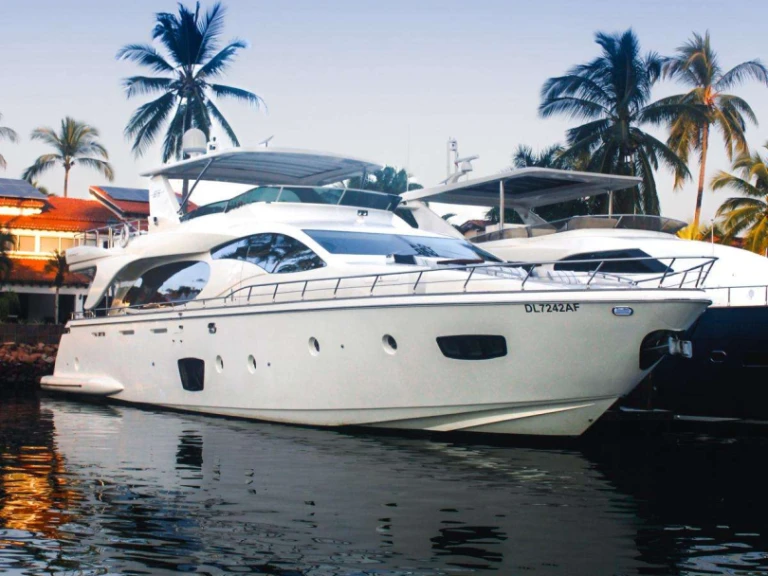 YachtCharter in Puerto Vallarta - Azimut El Gabo auf SamBoat
