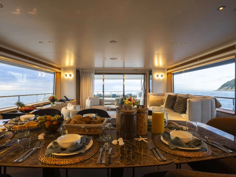 Vermietung Yacht Custom Line mit Führerschein