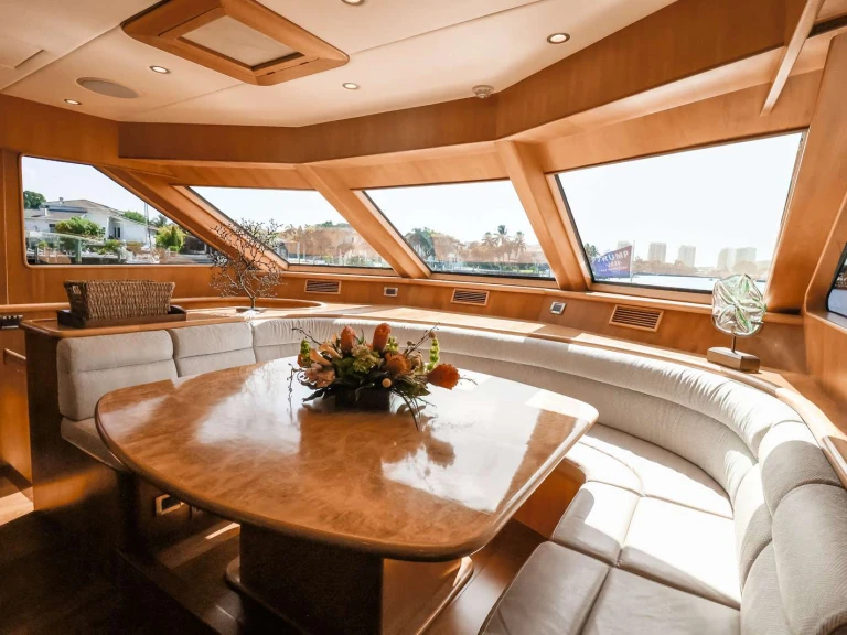 Ein Symbol Yachts ANDIAMO mieten in Fort Lauderdale