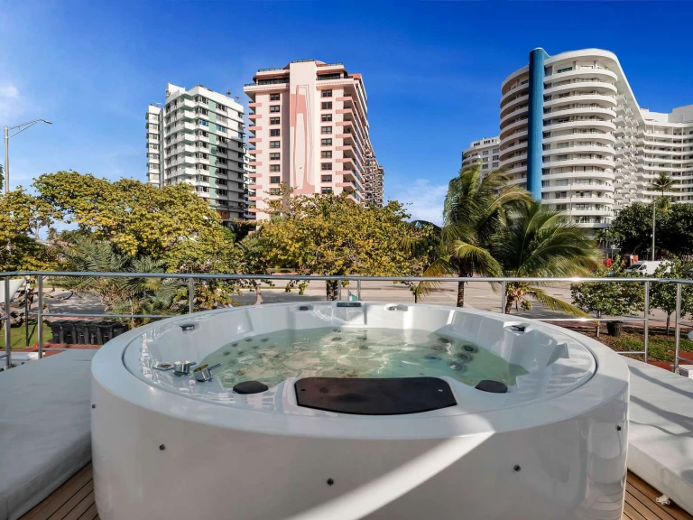 YachtCharter in Coconut Grove - Azimut Cloud 9 auf SamBoat