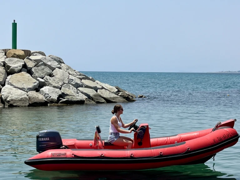Schlauchboot mit oder ohne Skipper Cobra mieten in Sant Andreu de Llavaneres