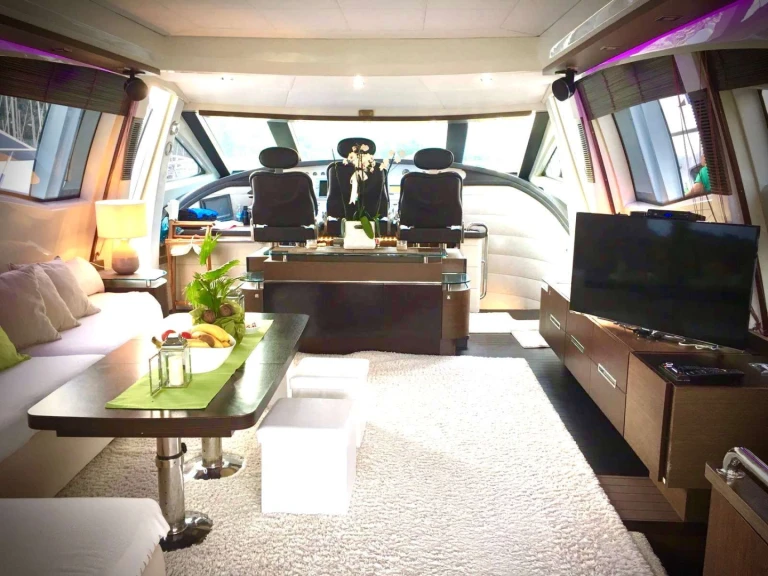 Ein Azimut Panthera mieten in Miami Beach