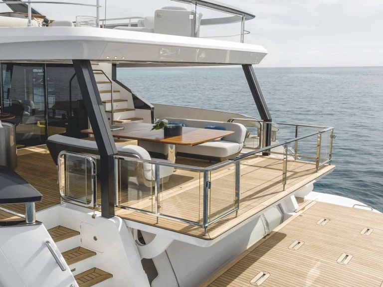 Bootsverleih Azimut First Horizon Podstrana Samboat
