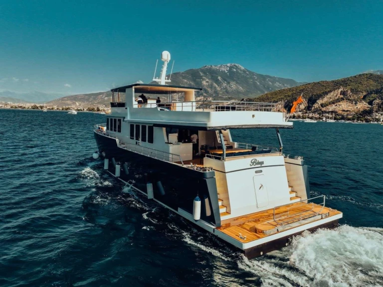 Vermietung Yacht Custom mit Führerschein