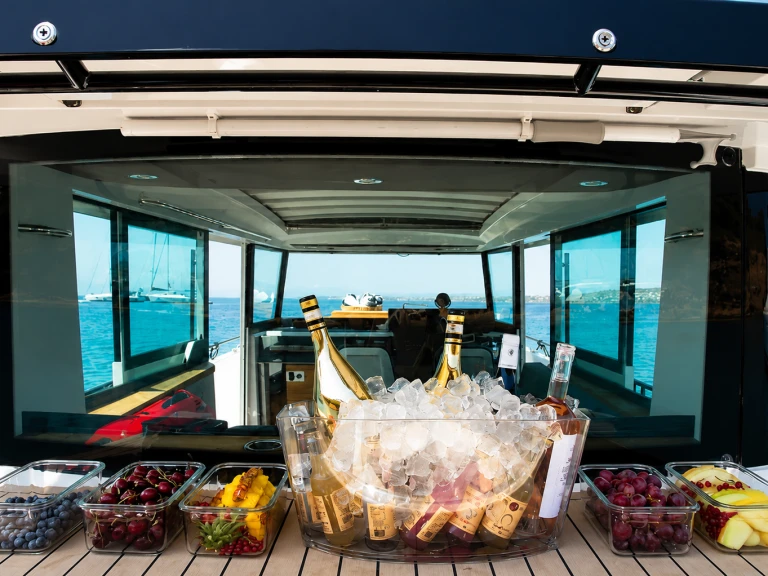 YachtCharter in Lavrion - Axopar Axopar 37 XC Cross Cabin auf SamBoat