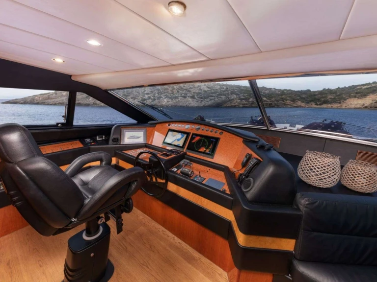 Ein Ferretti ANNOUKA mieten in Athen
