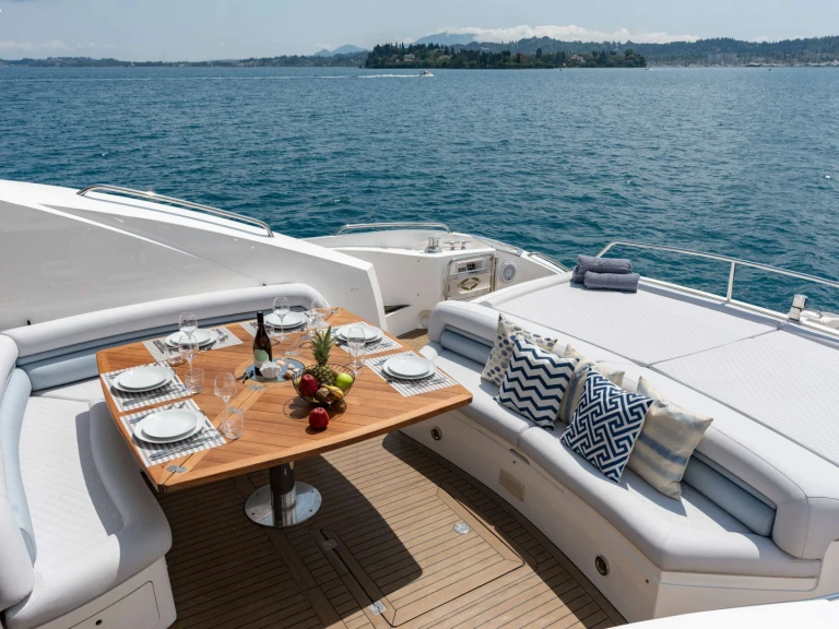 Yacht mieten in Gouviá - Sunseeker PHOENIX