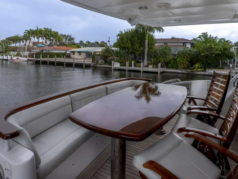 YachtCharter in New England - Hatteras GALLOPIN auf SamBoat