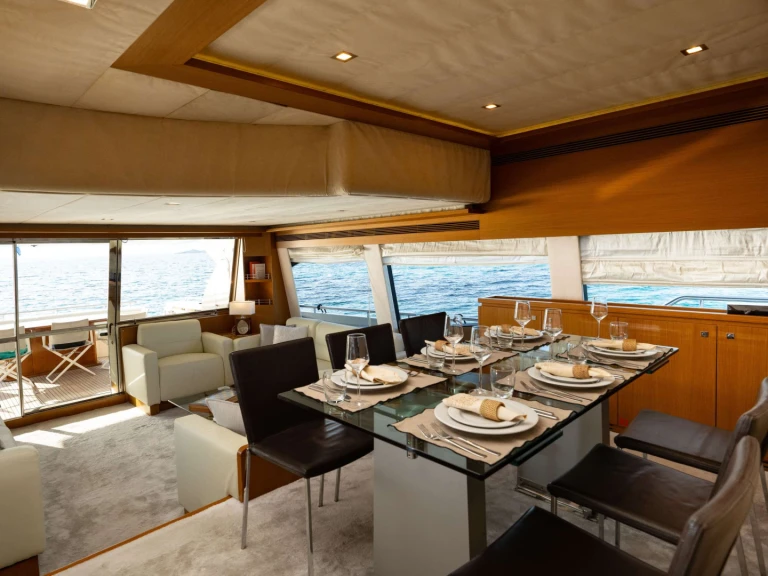 Ein Ferretti NINETEEN mieten in Athen