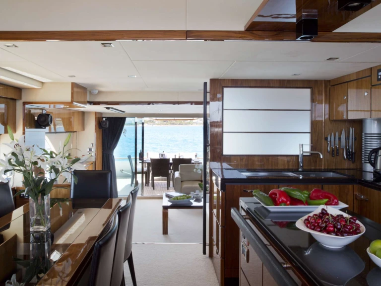 Ein Fairline-Squadron D5 mieten in Antibes