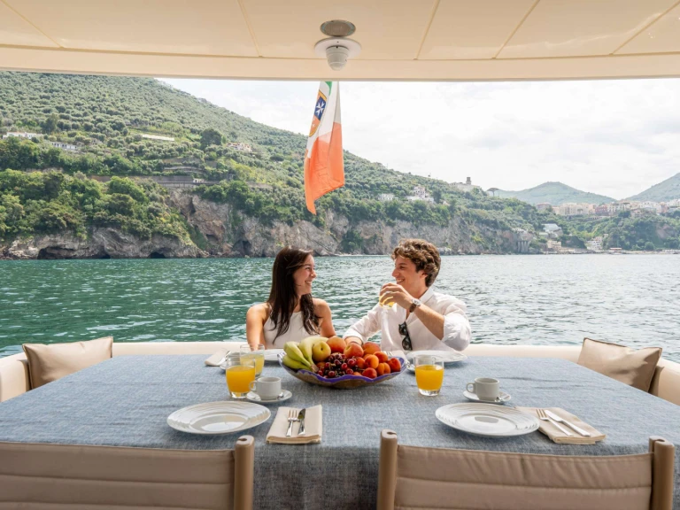 Vermietung Yacht Azimut mit Führerschein