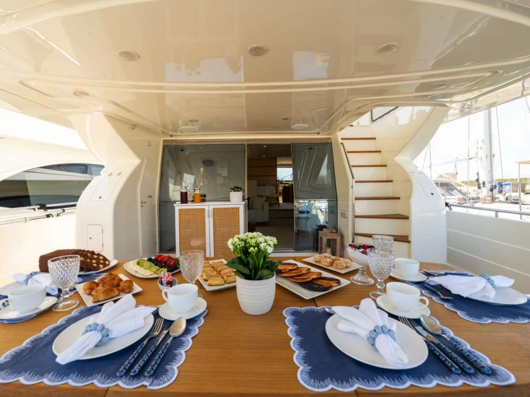 Vermietung Yacht Ferretti mit Führerschein