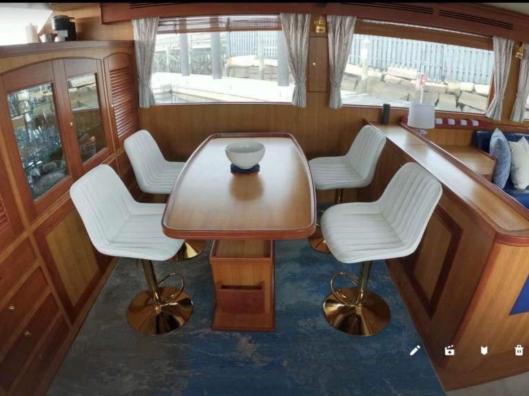 Boot mieten Newport günstig What's Next