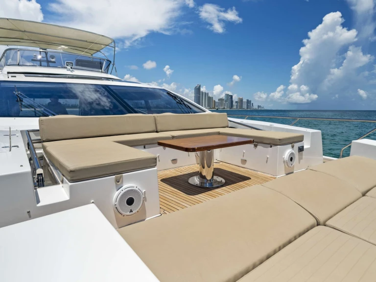 Vermietung Yacht Azimut mit Führerschein