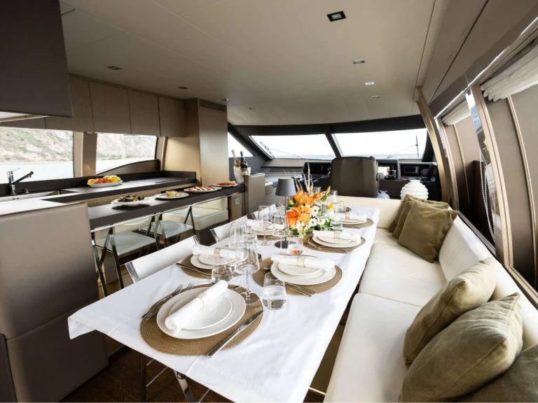 Vermietung Yacht Ferretti mit Führerschein