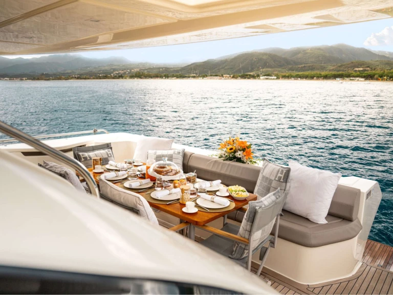 Ferretti Sea Sons mieten Neapel