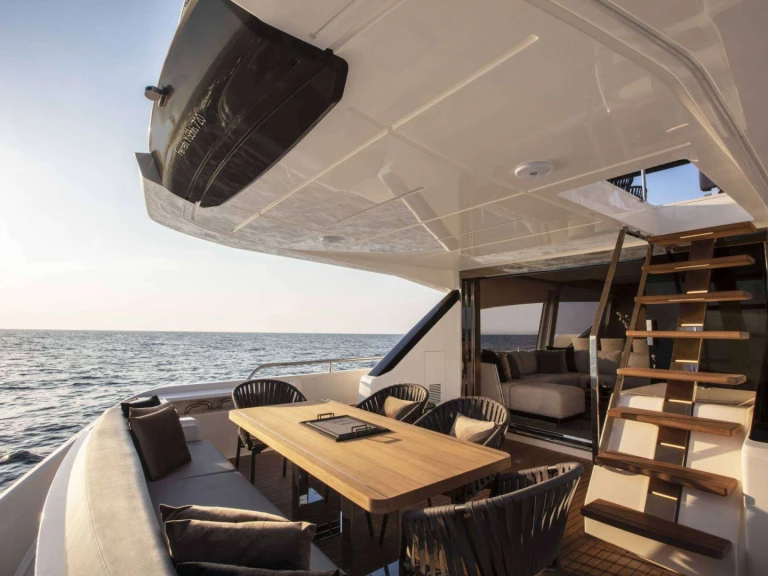 Vermietung Yacht Ferretti mit Führerschein