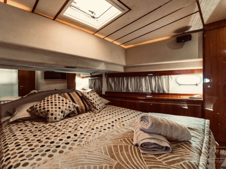 Ein Ferretti Angelica mieten in Riposto