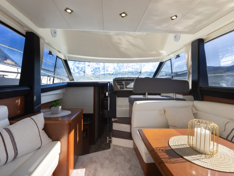 YachtCharter in Stobreč - Jeanneau Prestige 400 Fly auf SamBoat