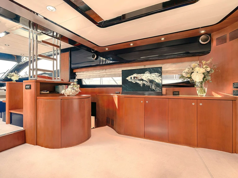 Vermietung Yacht Riva mit Führerschein