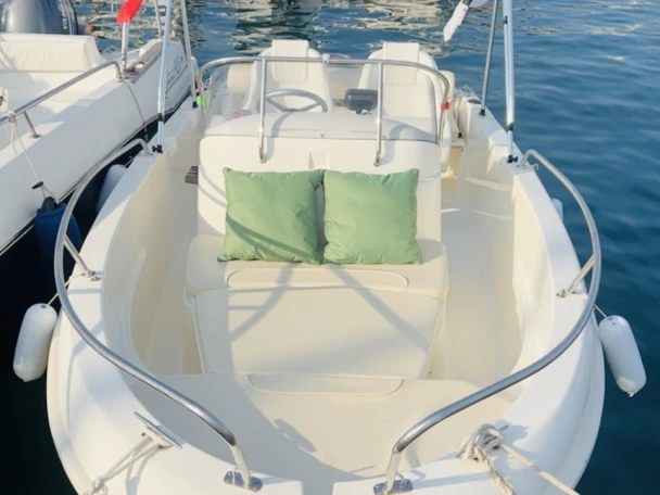 Motorboot mit oder ohne Skipper Jeanneau mieten in Mandelieu-la-Napoule