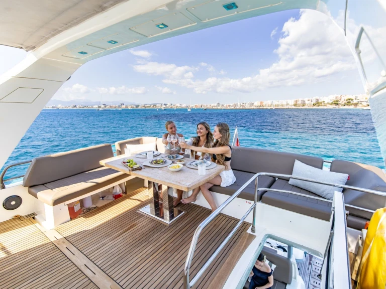 Bootsverleih Prestige Yachts BLUE M Neapel Samboat