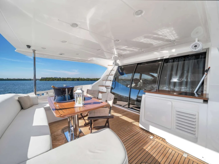 Ein Azimut LUPO II mieten in Sunny Isles Beach