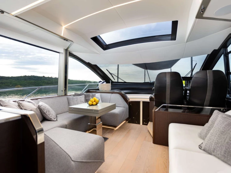 Yacht mieten in Trogir - Sunseeker X2