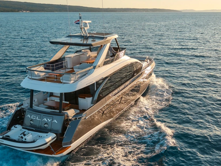 Ein Azimut AGLAYA mieten in Zadar